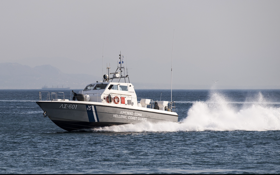 Zjarr në traget pranë Mykonos, 29 persona në bord