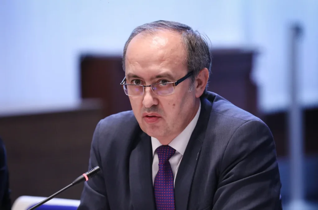 Hoti del kundër marrëveshjes Kurti Abdixhiku për presidentin